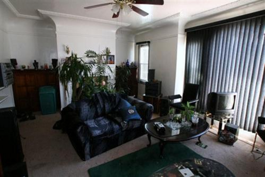 1660 Living room Resource #227961: image #3