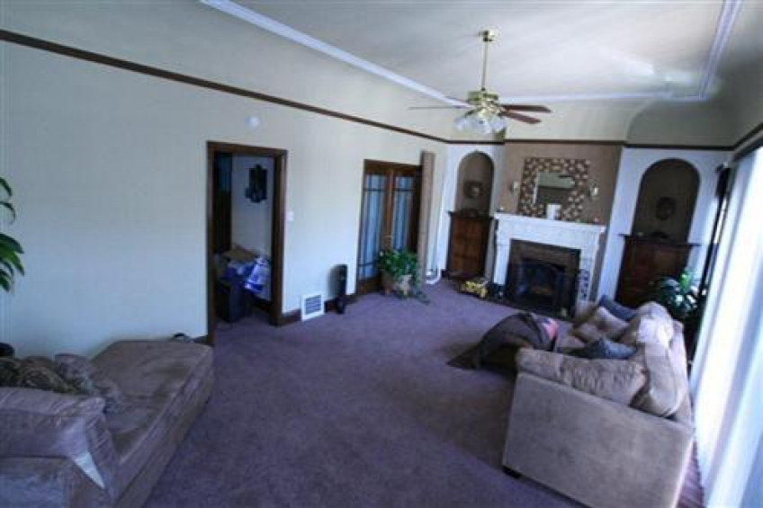 1662 living room Resource #227961: image #8