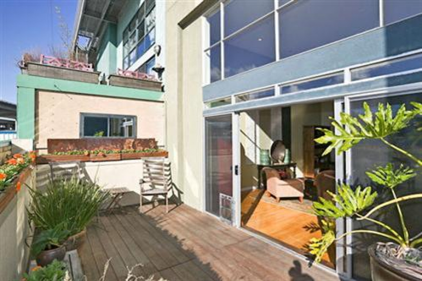 Large private outdoor space expands the living area. Resource #232458: image #12