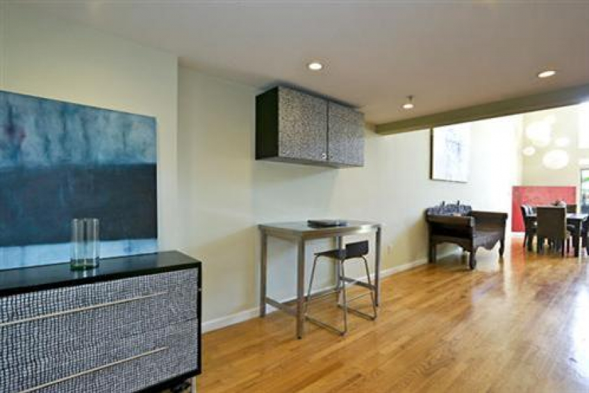 Entry to Unit #9 w/ office space along the left. Resource #232458: image #2