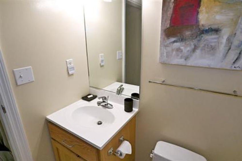 Half bath on main level located adjacent to utility closets and washer/dryer. Resource #232458: image #5