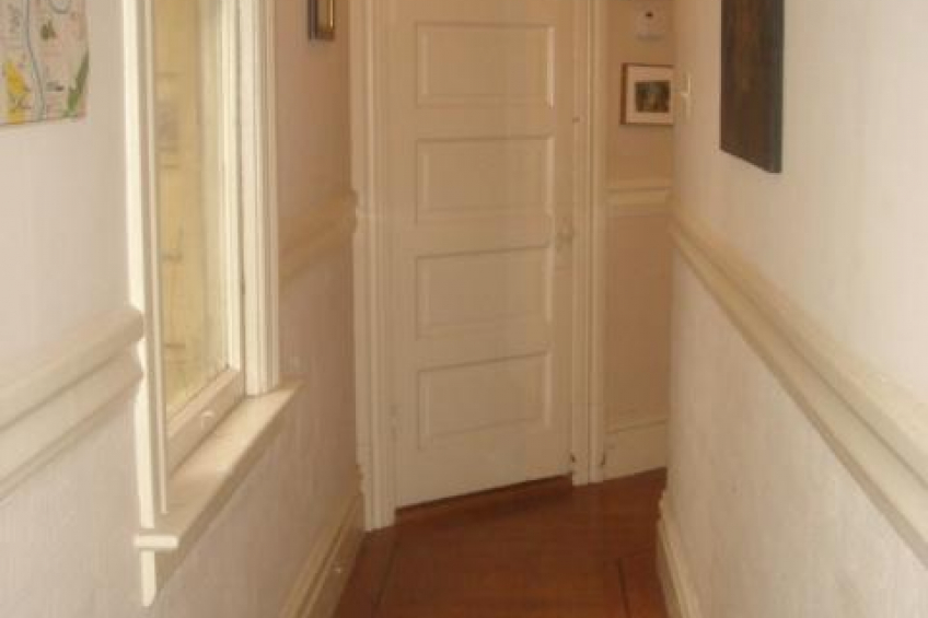 Hallway from back of 775 Resource #242319: image #10