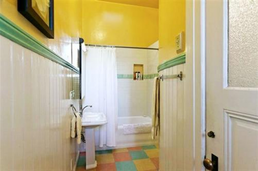 Unique curved full bath on main level with skylight. Resource #256667: image #12