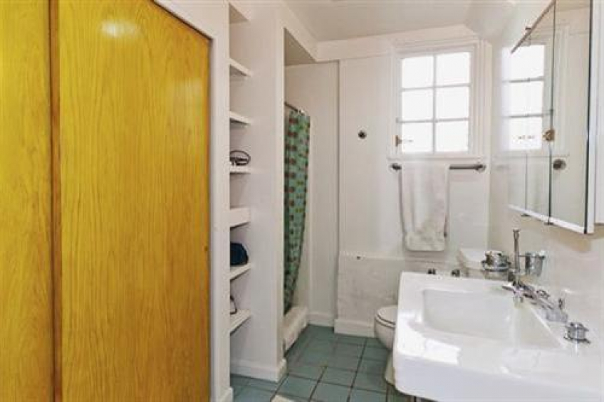 Downstairs full bath. Resource #256667: image #18