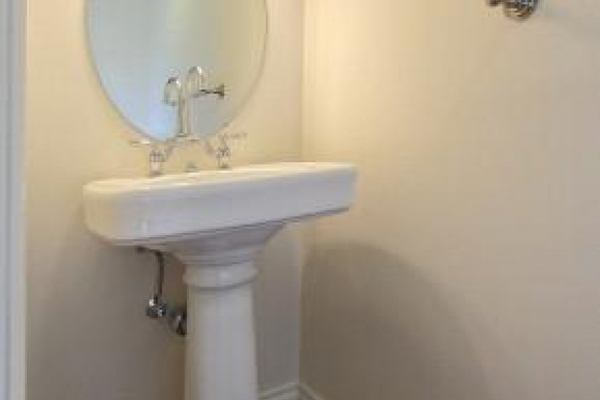Half-bath downstairs Resource #260420: image #11