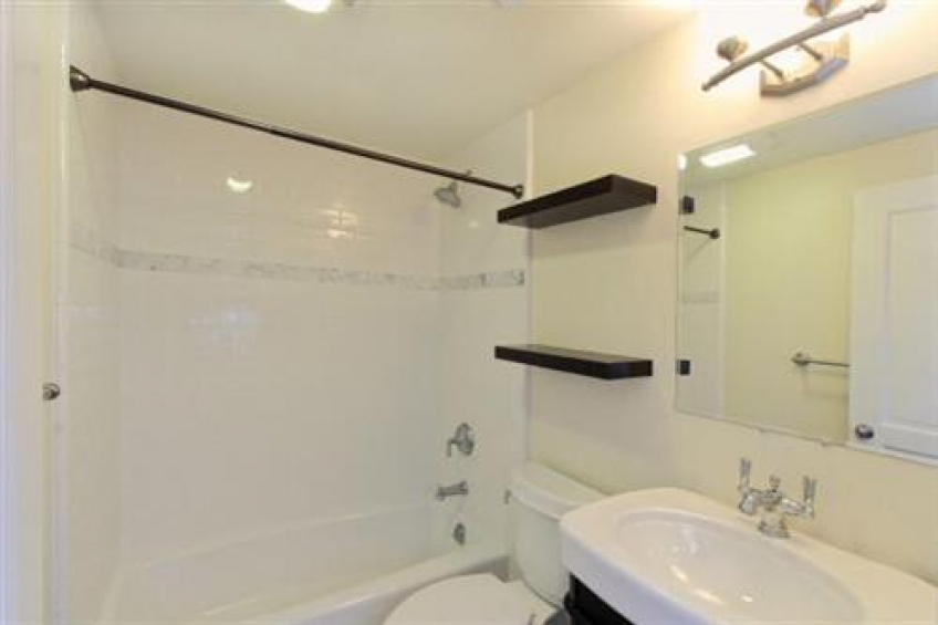 Modern bathroom in bedroom. Resource #260420: image #16