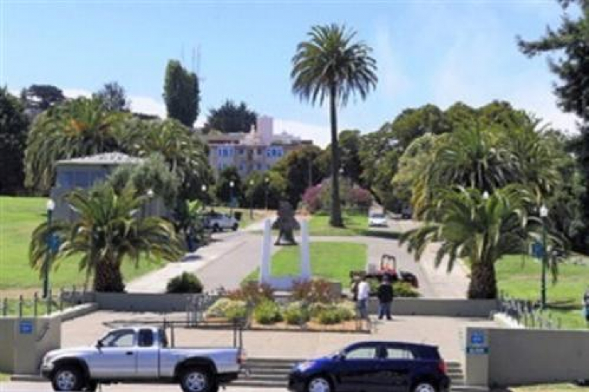 Dolores Park is one block away. Resource #260420: image #27