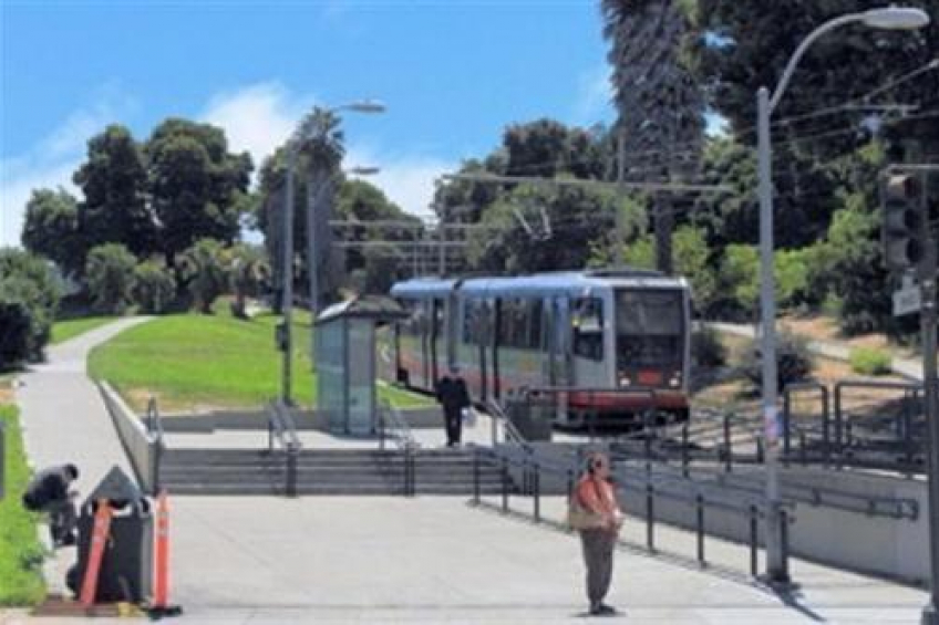 Public transit is convenient. The transit score is 100! Resource #260420: image #29