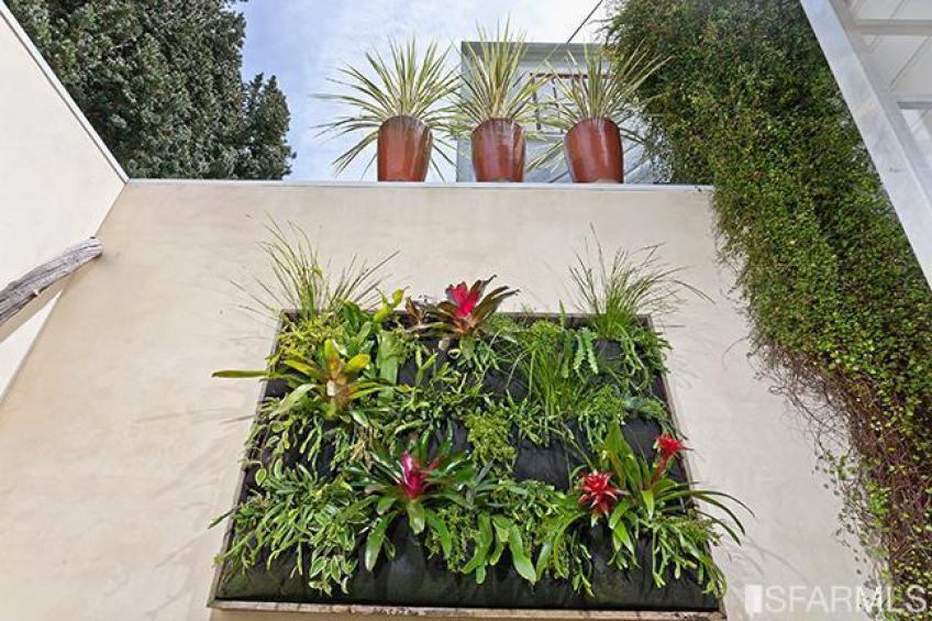 Enjoy the stars while enjoying the patio or soaking in the tub. Resource #270649: image #18