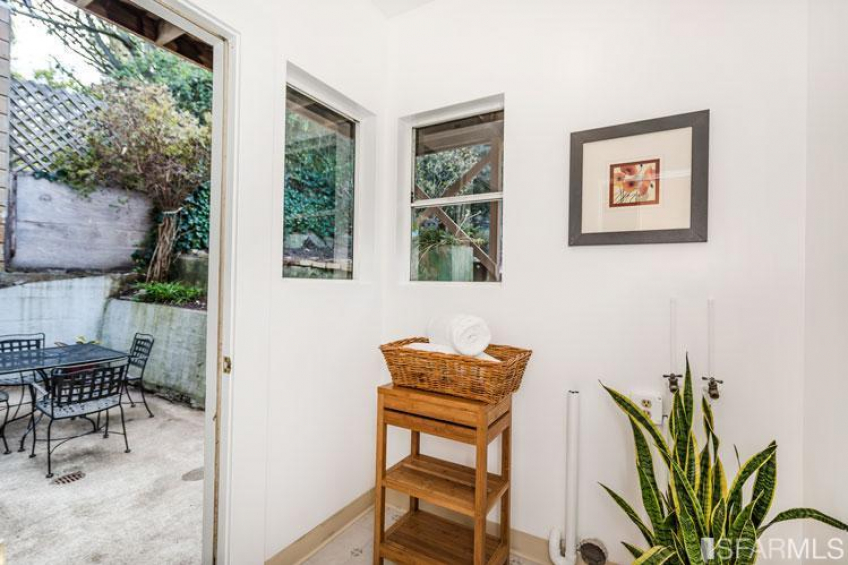 1159 Laundry room to backyard Resource #285689: image #15