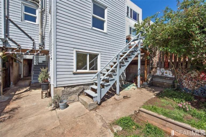 The property has a shared backyard. Resource #302227: image #14