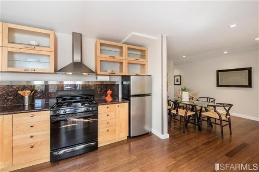 The kitchen and dining room flow together. Resource #302227: image #5