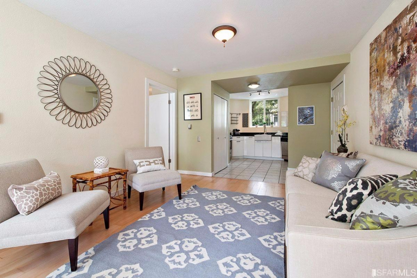 Greenery outlooks on both sides of the condo. Resource #315375: image #6