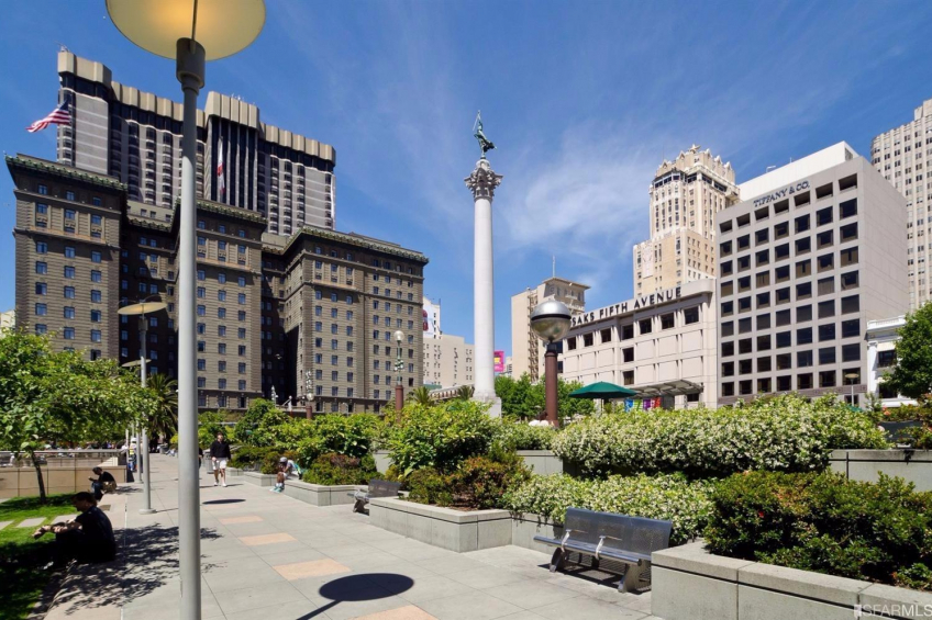 Union Square with the St Francis in the background. Resource #319053: image #32