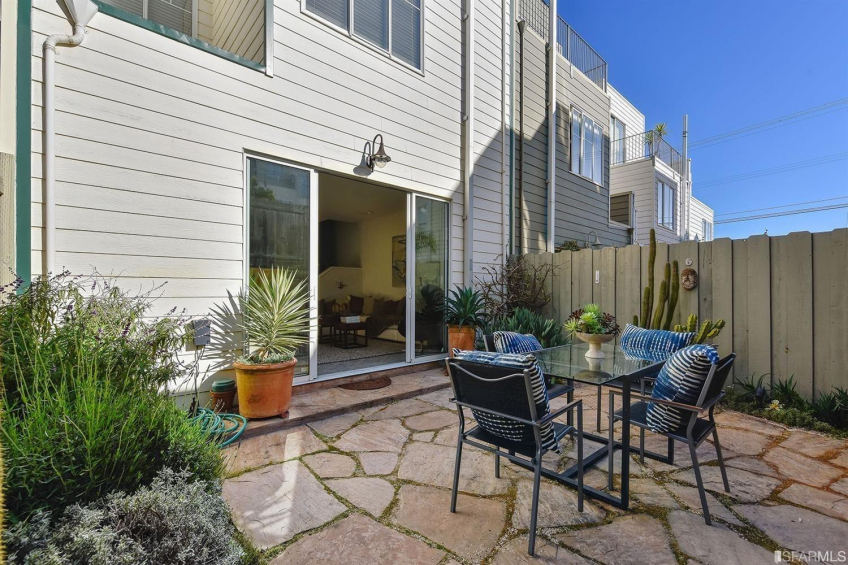 A low maintenance and tranquil backyard/garden/patio. Resource #323377: image #40