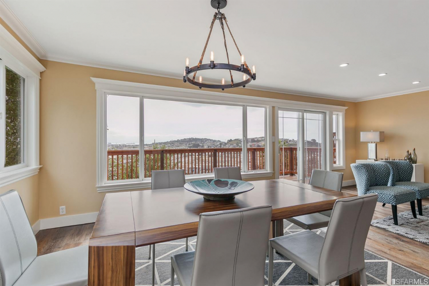 Dining area with views. Resource #337080: image #11