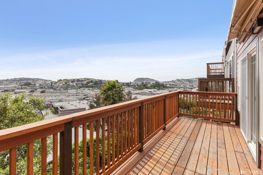 Good morning sunshine! There is a motorized awning that goes out over the deck if that sunshine is too bright. Resource #337080: image #15