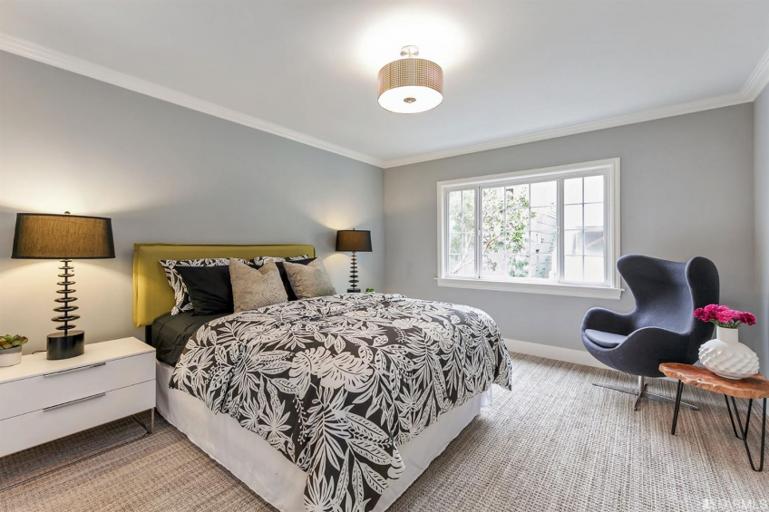 Top-floor bedroom with en-suite bathroom. Resource #337080: image #17