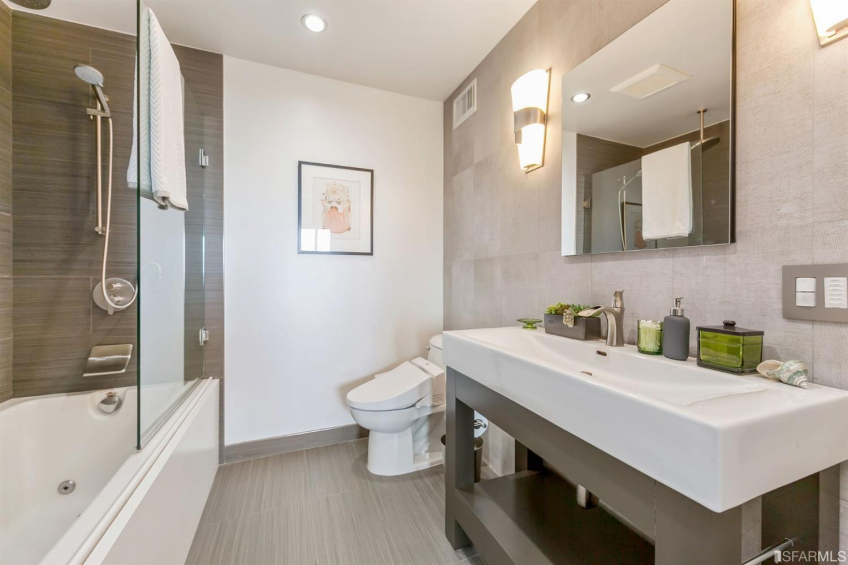 Private bath behind carriage door. Resource #337080: image #24