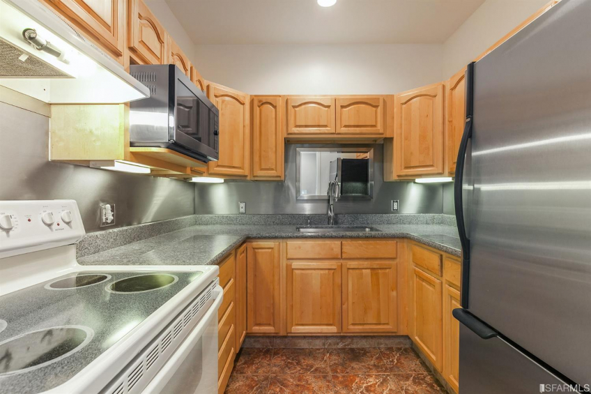 Downstairs also offers a complete kitchen. Resource #337080: image #32