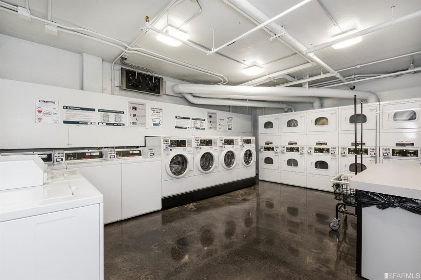 Bright, clean and secure laundry, open 24/7, uses credit cards. Resource #337487: image #14