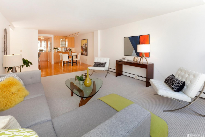 Living room looking toward dining area. Resource #337487: image #3