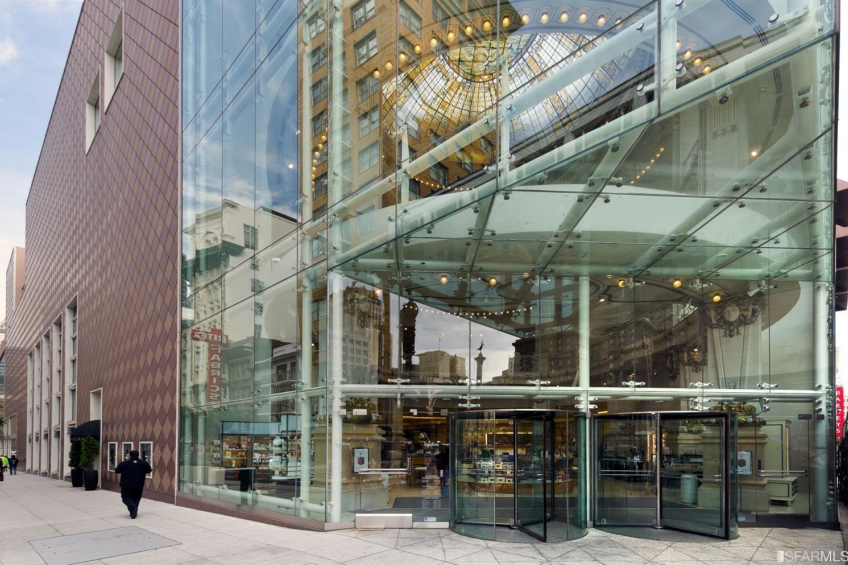 Do NOT miss the amazing Rotunda in Neiman Marcus. Resource #337487: image #32