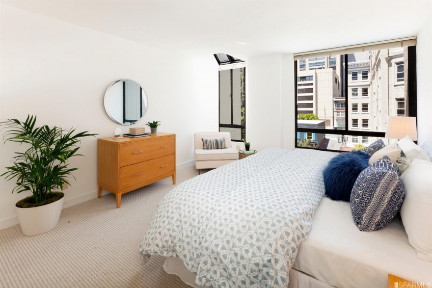 Very spacious bedroom with solarium windows and lots of light. Two closets, too. Resource #337487: image #8