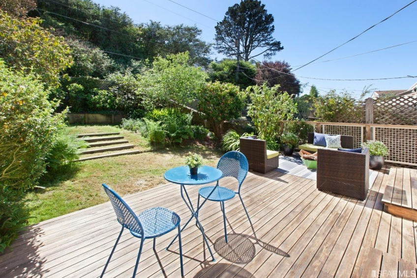 There's plenty of room here for your outdoor furniture, barbecue, et.al. Resource #349379: image #14