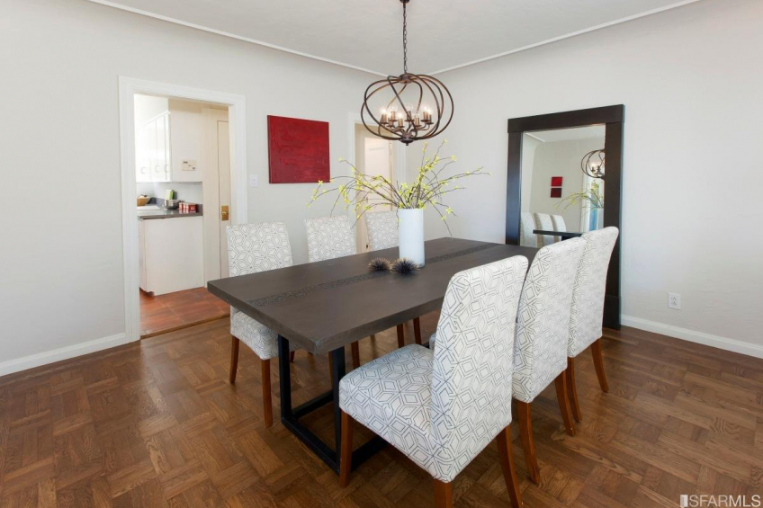 From this perspective you can see the adjacent kitchen. Resource #349379: image #5