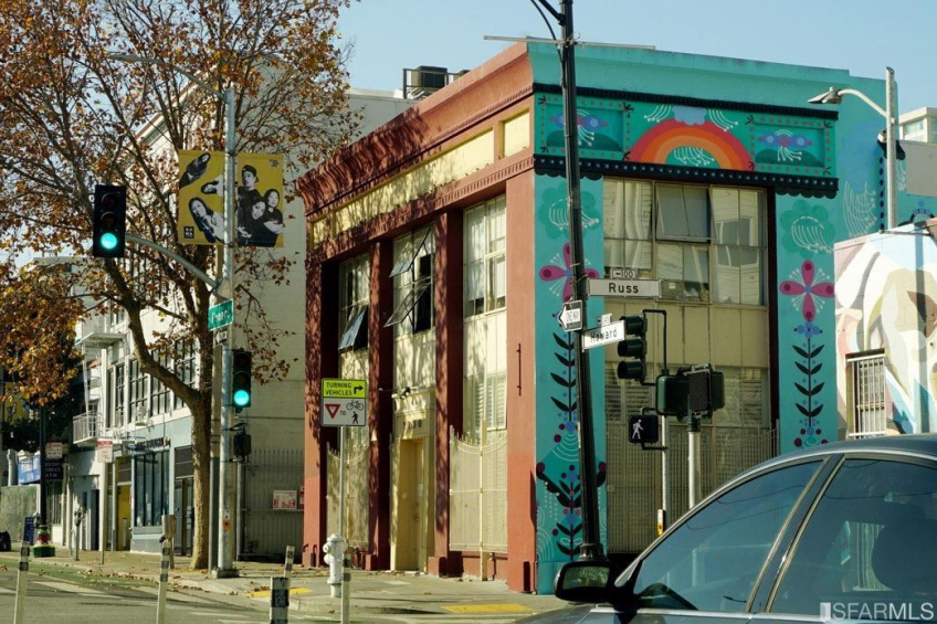 SoMa is brightened up by the many colorful murals in the neighborhood. Resource #374464: image #20