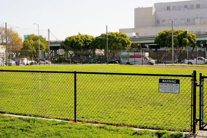 Victoria Manola Draves's athletic field. Resource #374464: image #24