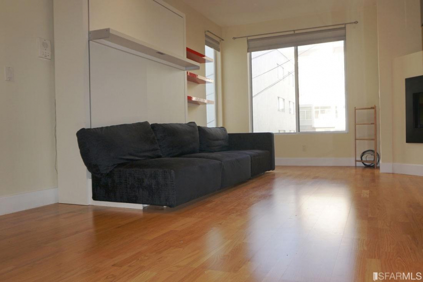 Notice the two windows that allow plenty of light. Resource #374464: image #4