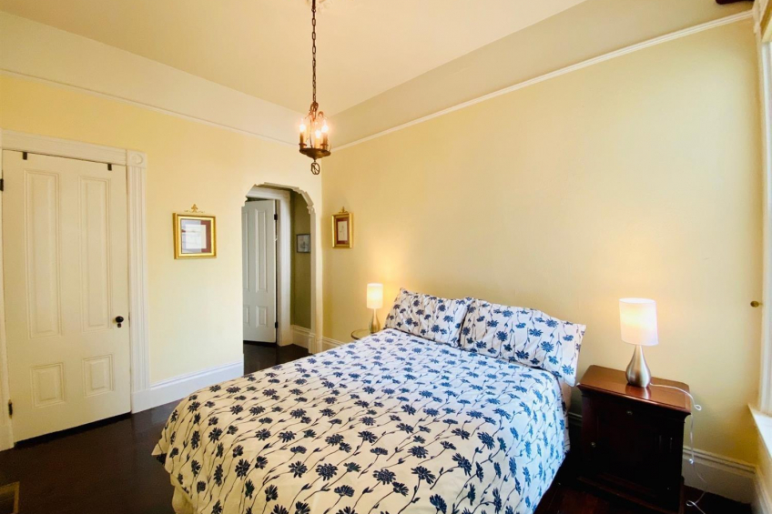 246 Middle Flat: Bedroom with 3 closets! Resource #375029: image #17