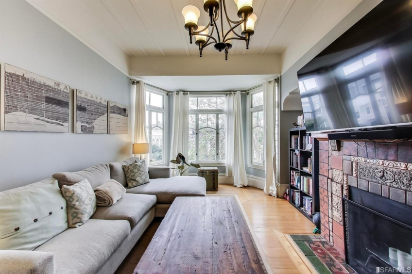 246A Top floor Flat: living room Resource #375029: image #22