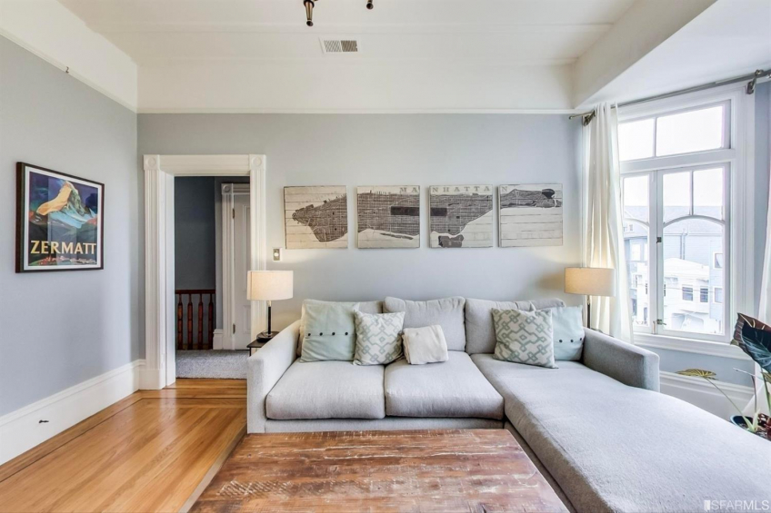 246A Top floor Flat: living room Resource #375029: image #23