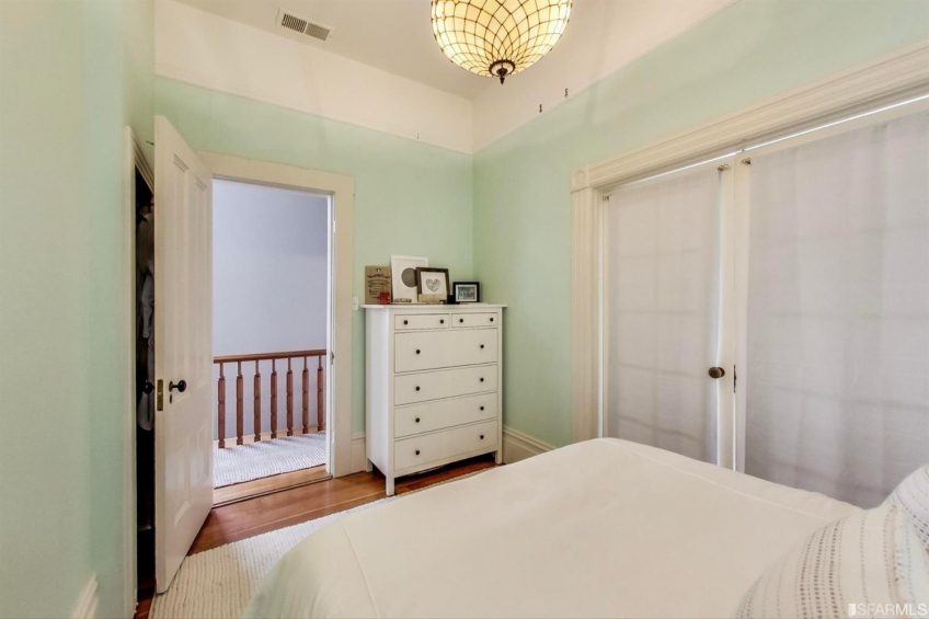 246A Top floor Flat: 2nd bedroom, or double parlor Resource #375029: image #34