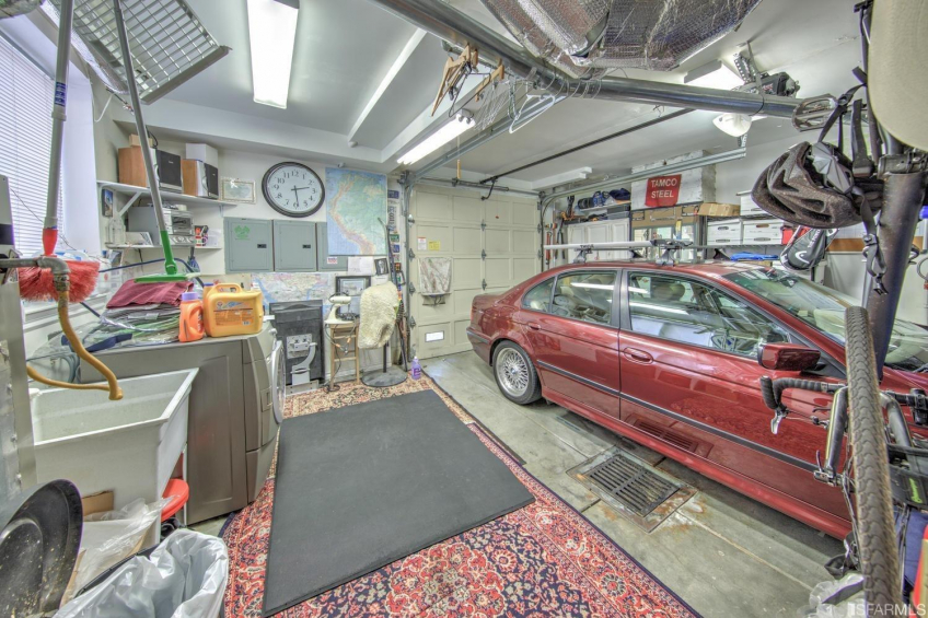 Large garage on Waller St frontage Resource #375029: image #40