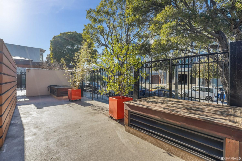 Resource #530213858: image #31