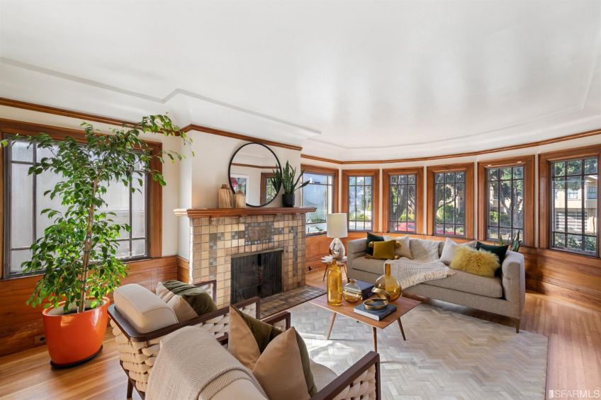 Resource #530354756: image #1